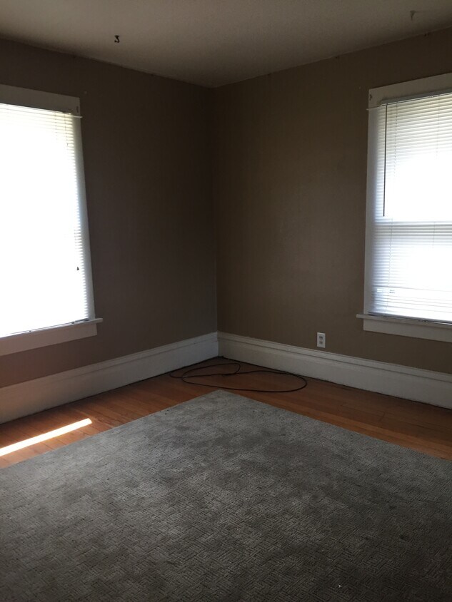 Living room - 226 Bradley St