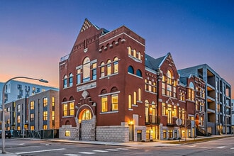 Building Photo - 505 W Elm St