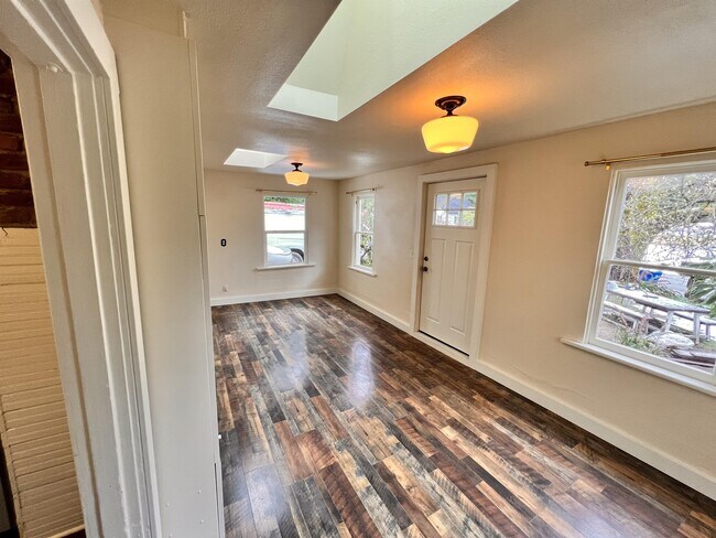 Building Photo - 1631 Hays Ave NW