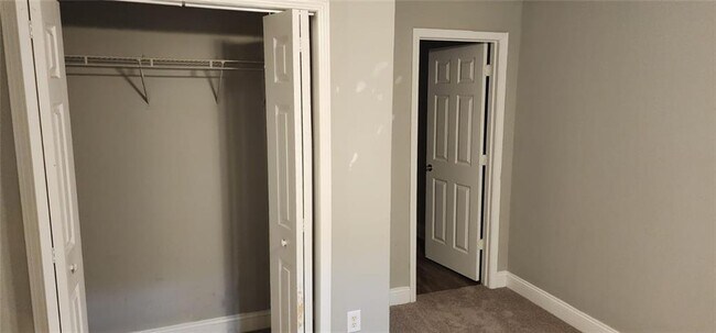 Foto del edificio - 525 Rustwood Dr