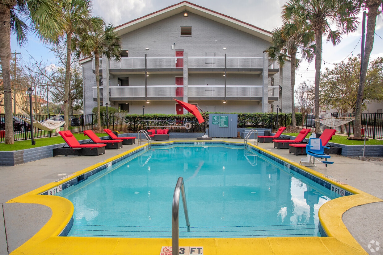 Monarch Luxury Studio Apartments - 2850 Apalachee Pky Tallahassee, FL ...
