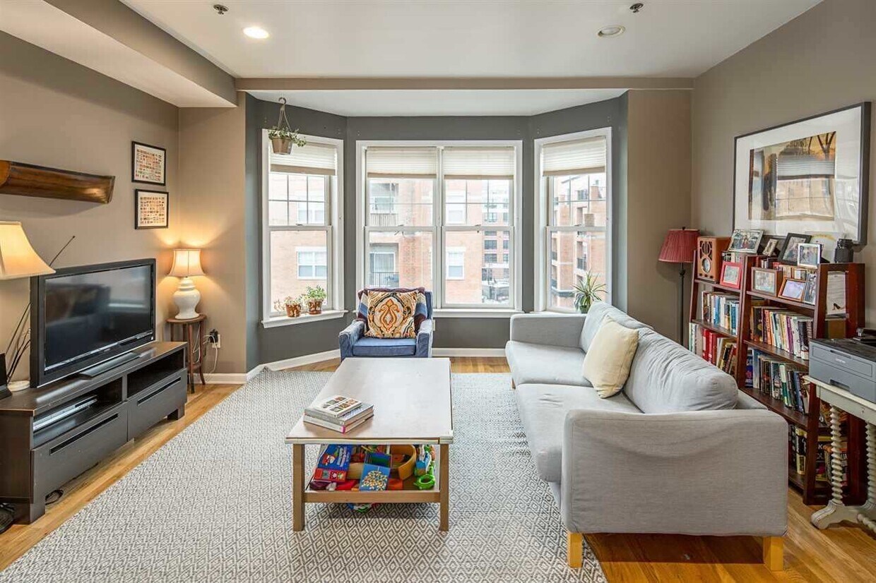 Foto principal - 1115 Grand St