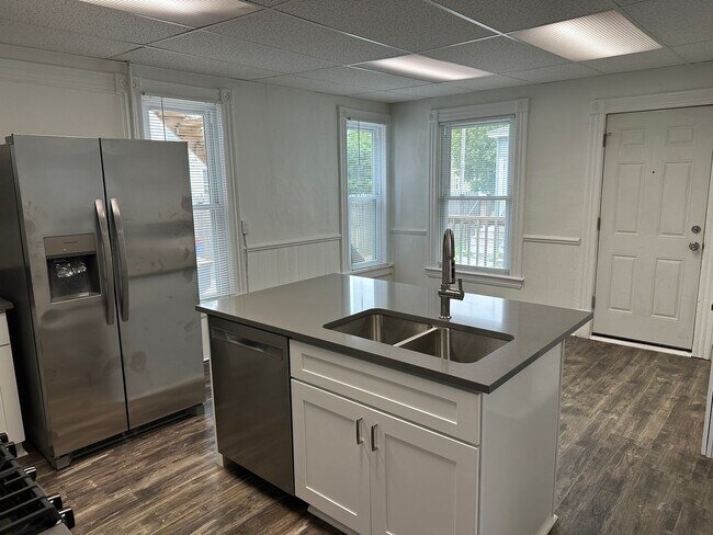 Foto del edificio - 652 Chatham St NW