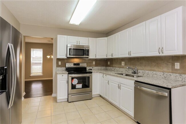 Foto del edificio - 500 Sherwood Cir