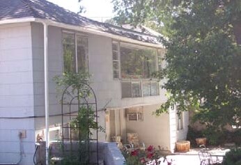 Building Photo - 701-745 Twin Lakes Dr