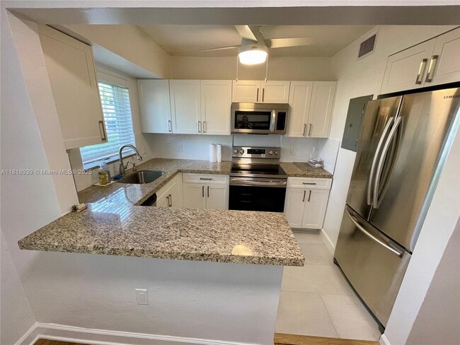 Building Photo - 5531 SW 78th St