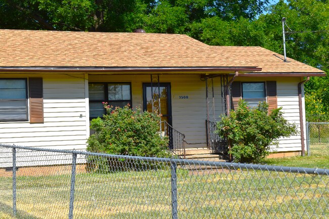 Building Photo - 3508 Rawson Rd