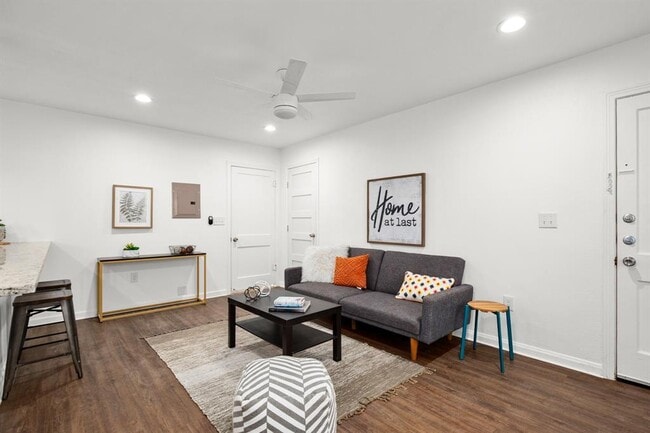 Foto del edificio - 301 E 33rd St