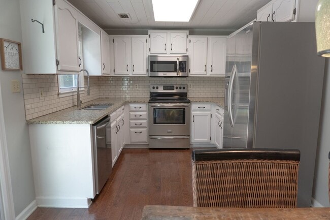 Building Photo - 1088 Colony Dr