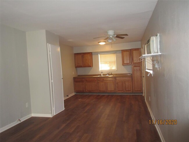 Building Photo - 7518 Lockwood Dr