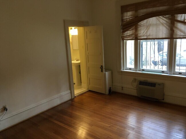Foto del edificio - 2311 Connecticut Ave NW