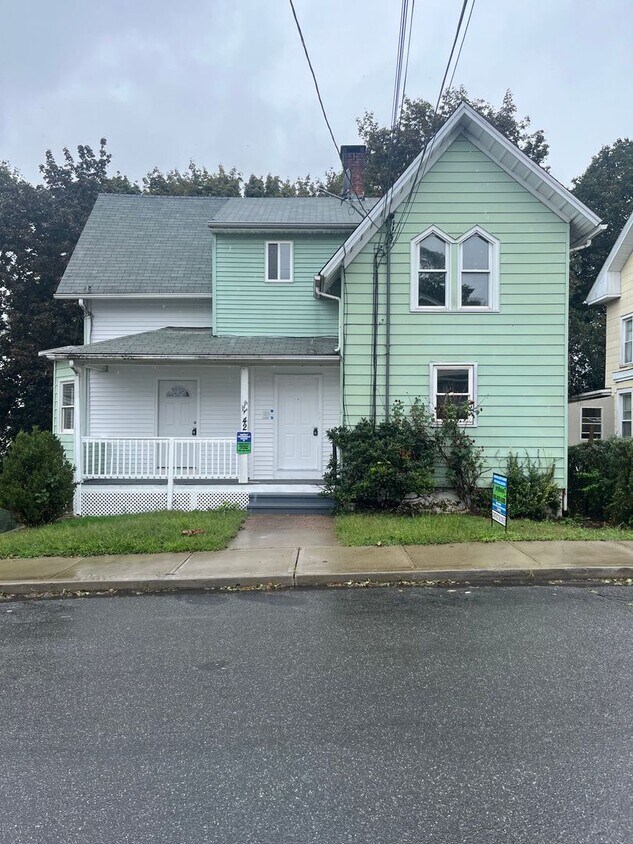 42 Maple Street Apartment for Rent in Meriden, CT
