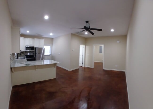 Building Photo - 1 BD/ 1 BA