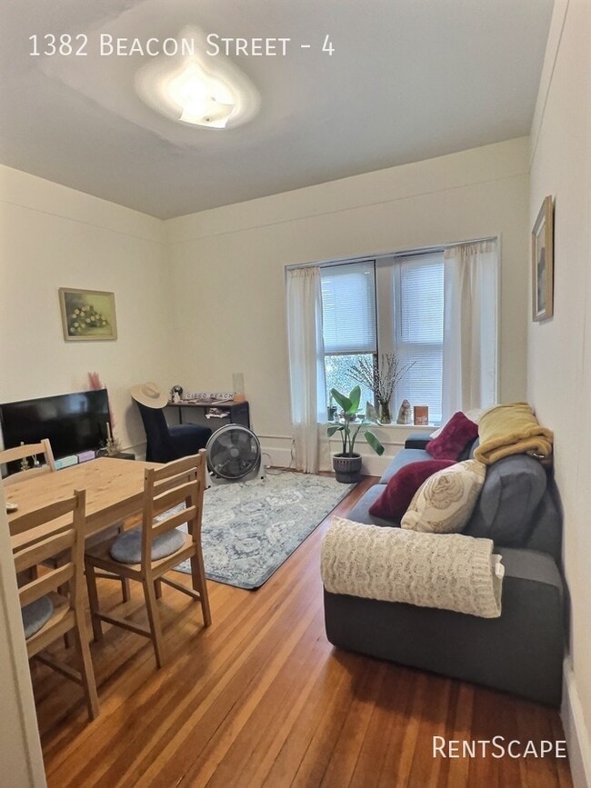 Photo - 1382 Beacon St Apartment