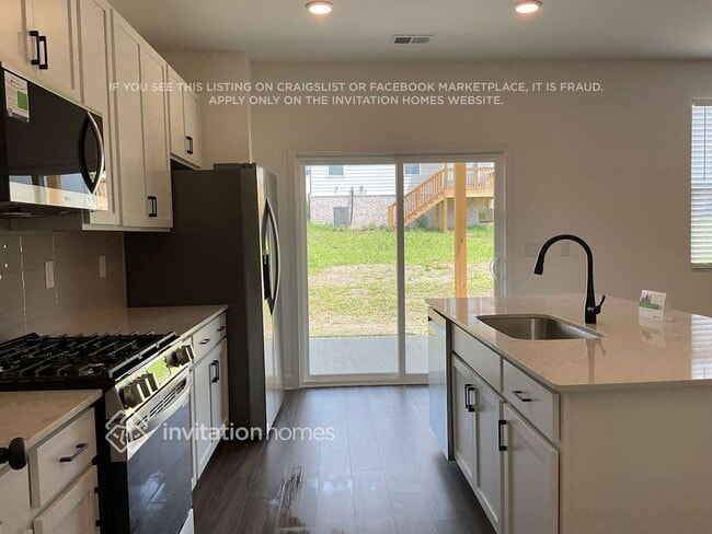 Building Photo - 241 W Millbrook Dr