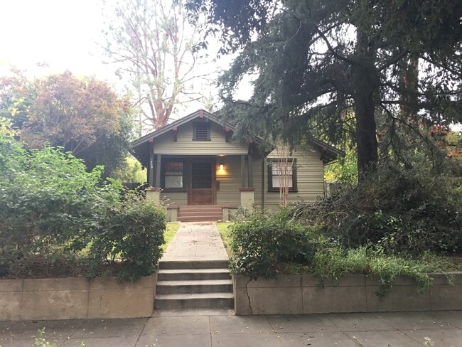 front of house - 1909 Las Lunas St