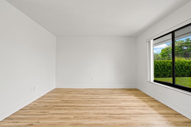 Foto del edificio - 5110 SW 106th Ave