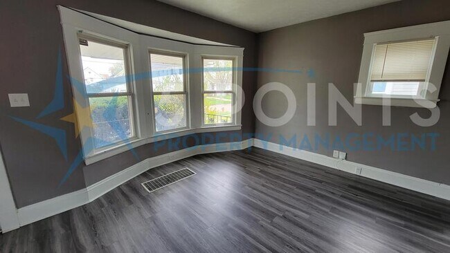 Foto del edificio - 3058 W 116th St