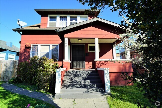 Building Photo - 860 55th St