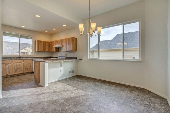 Building Photo - 2120 Orchard Bloom Dr