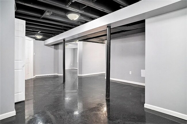 Foto del edificio - Rehabbed Home Im West Glen Park