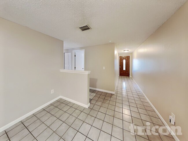 Building Photo - 2814 Cedaridge Dr