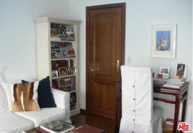 Foto del edificio - 9233 Burton Way