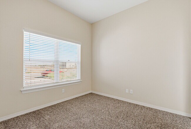 Foto del edificio - 904 Keenland Ave