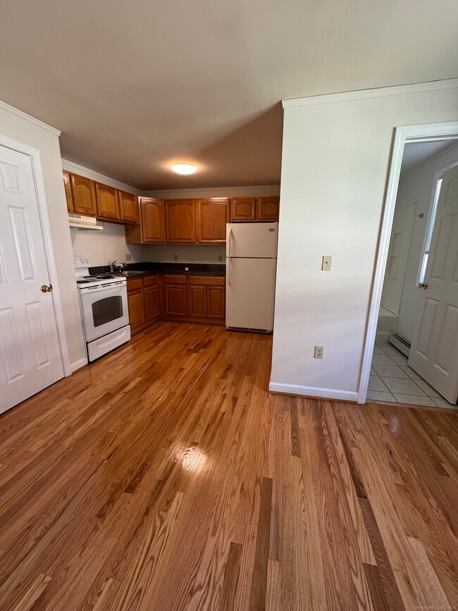 Building Photo - 90 Kibbe St