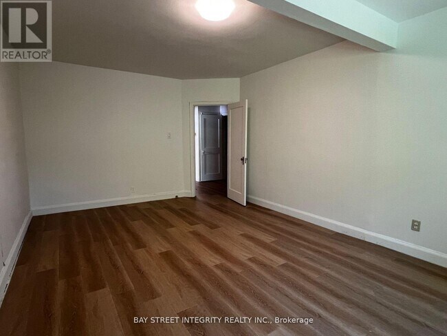 Building Photo - 204 Greenfield Ave