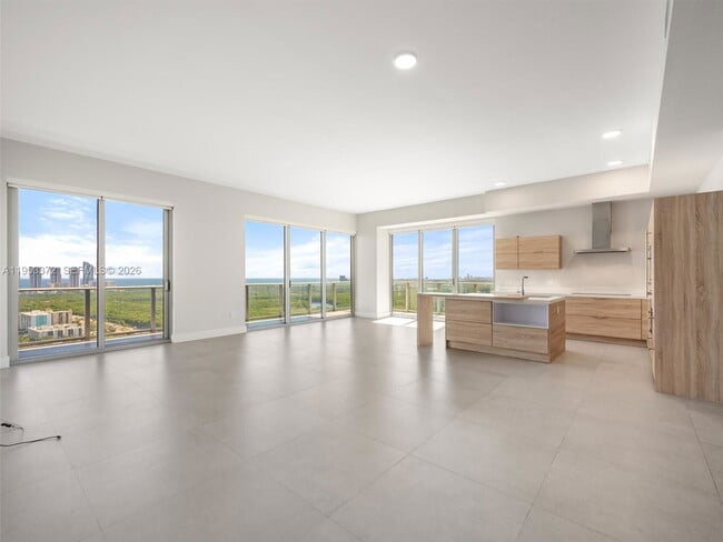 Foto del edificio - 16385 Biscayne Blvd