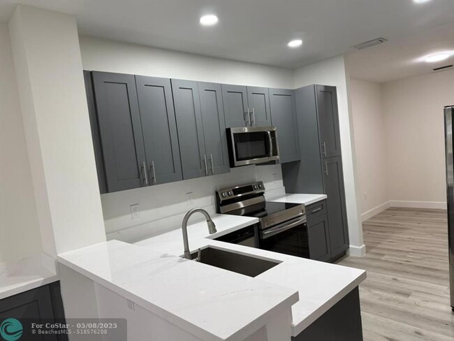 Building Photo - 16364 Malibu Dr