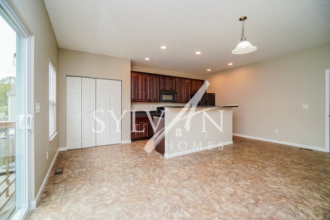 Building Photo - Beautiful 4BR 2.5BA Traditional Home