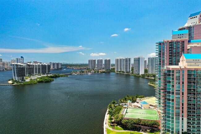 Foto del edificio - 3370 NE 190th St
