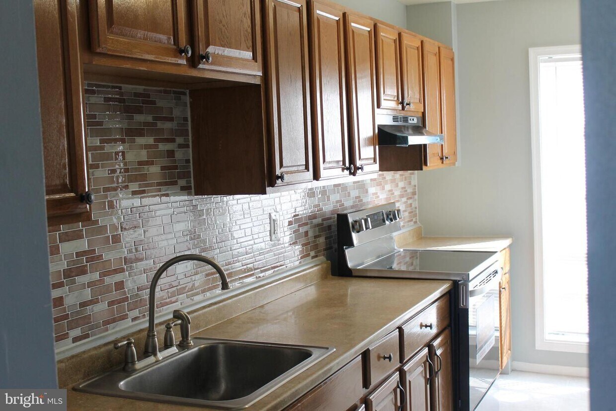 Primary Photo - 1809 Eloise Ln