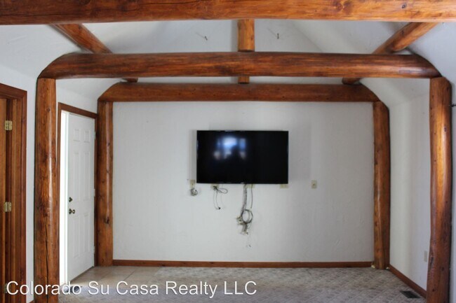 Building Photo - 2 br, 1.5 bath House - 2410 Bott Ave.