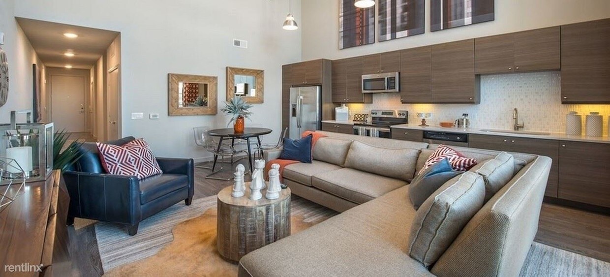 Foto principal - 3 br, 3 bath Condo - 818 W 223rd St Unit 4
