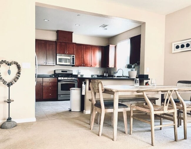 Foto del edificio - Private, spacious condo available for rent off of Broad Street