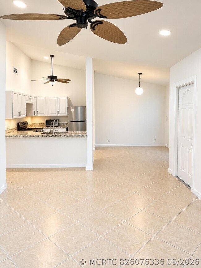 Foto del edificio - 283 Springdale Cir