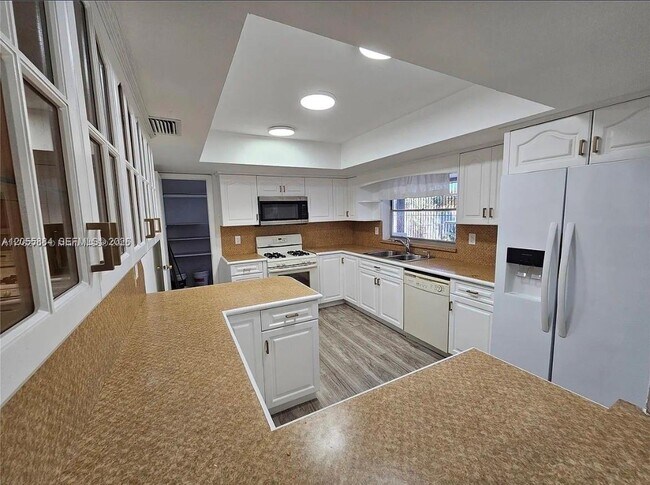 Foto del edificio - 7251 Harbour Blvd