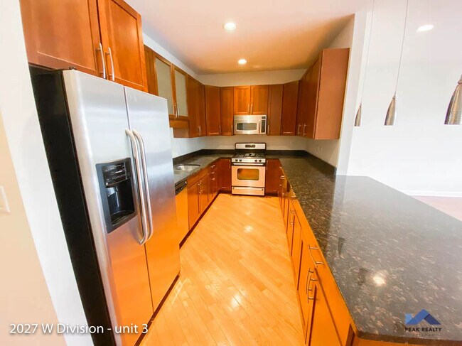 Building Photo - 2027 W Division St