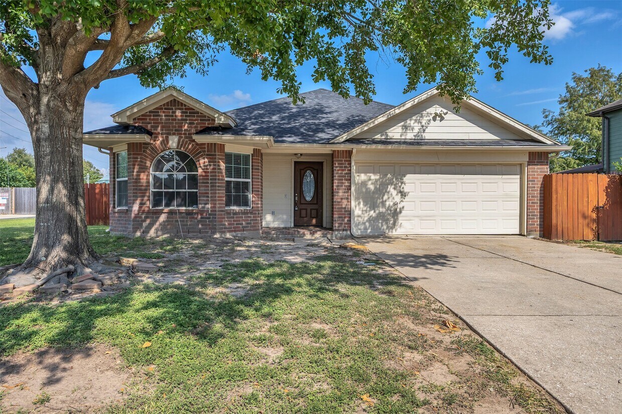 Foto principal - 6923 Creek Village Dr