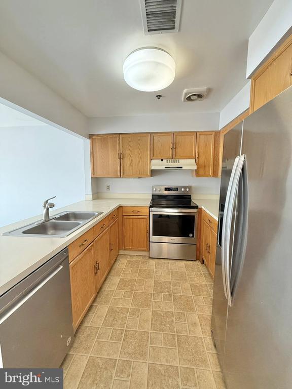 Building Photo - 115 S Lee St