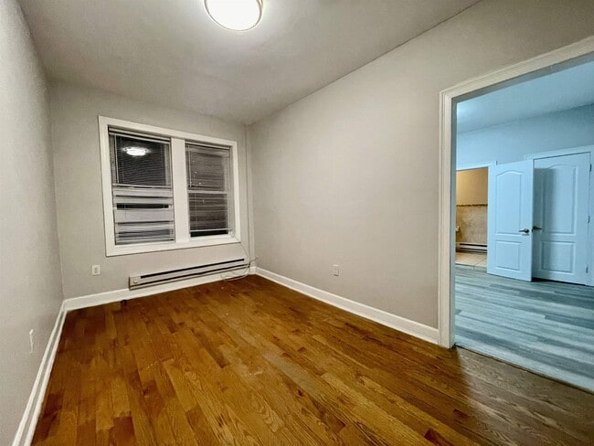 Building Photo - 6120 Monroe Pl