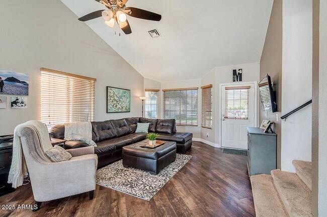 Building Photo - 441 S Maple