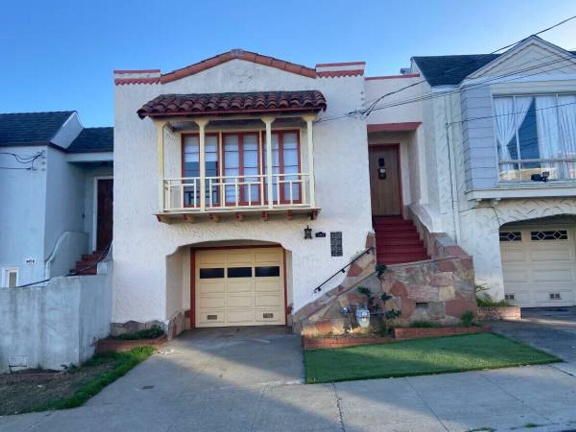 Foto principal - Elegant Geneva Heights Family Home