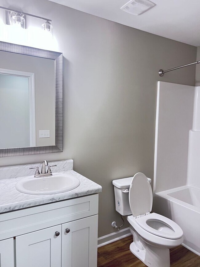 Foto del edificio - 631 Clary St