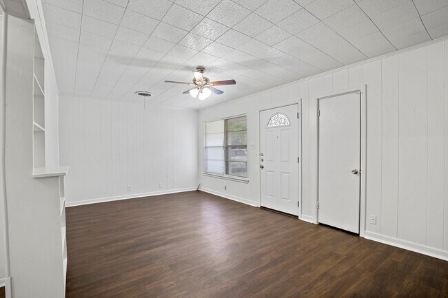 Building Photo - 711 N Carroll Blvd