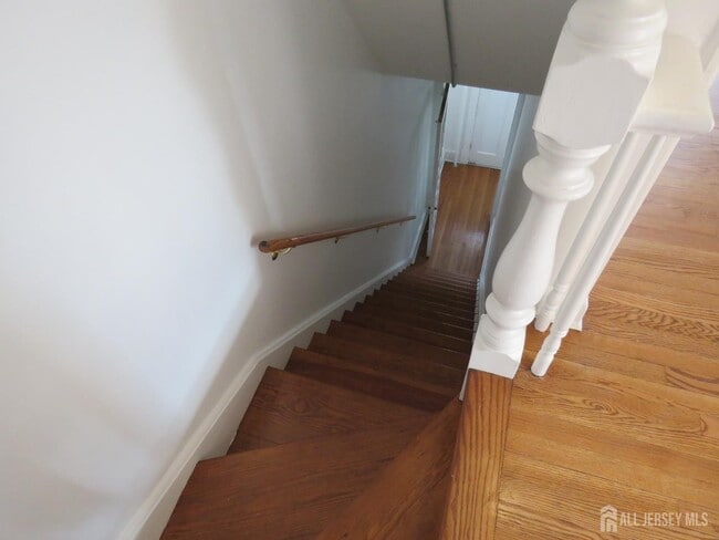 Building Photo - 475 Brace Ave