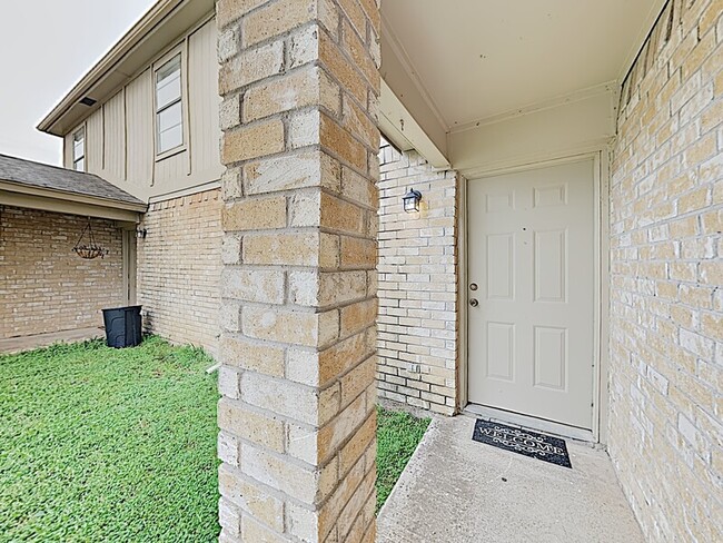 Building Photo - 852 NW Summercrest Blvd